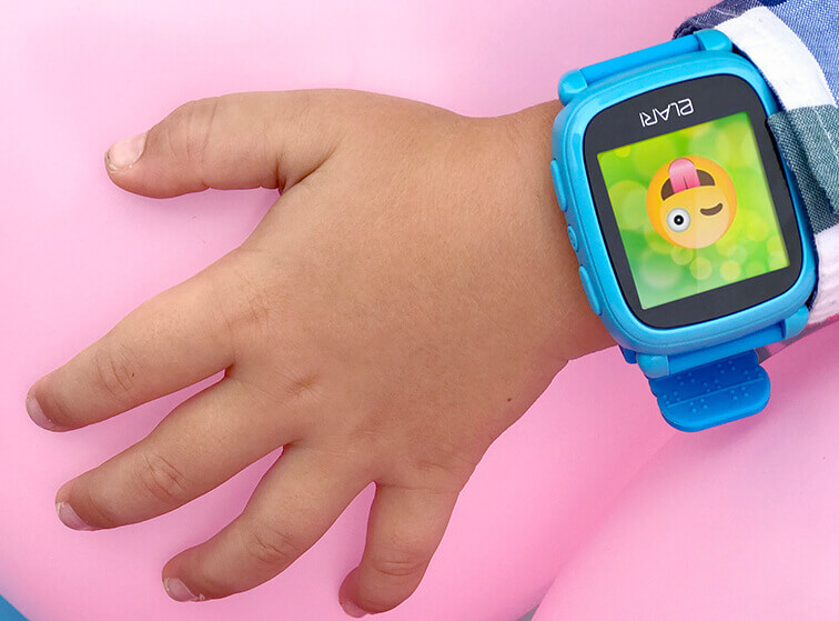 Детские смарт-часы Kidphone 2 на руке