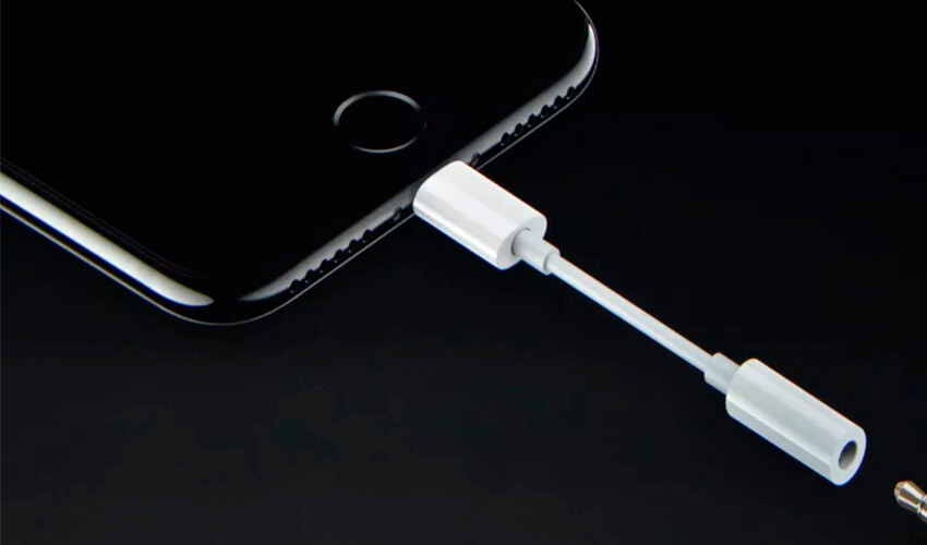 Apple Lightning to 3.5mm Headphones