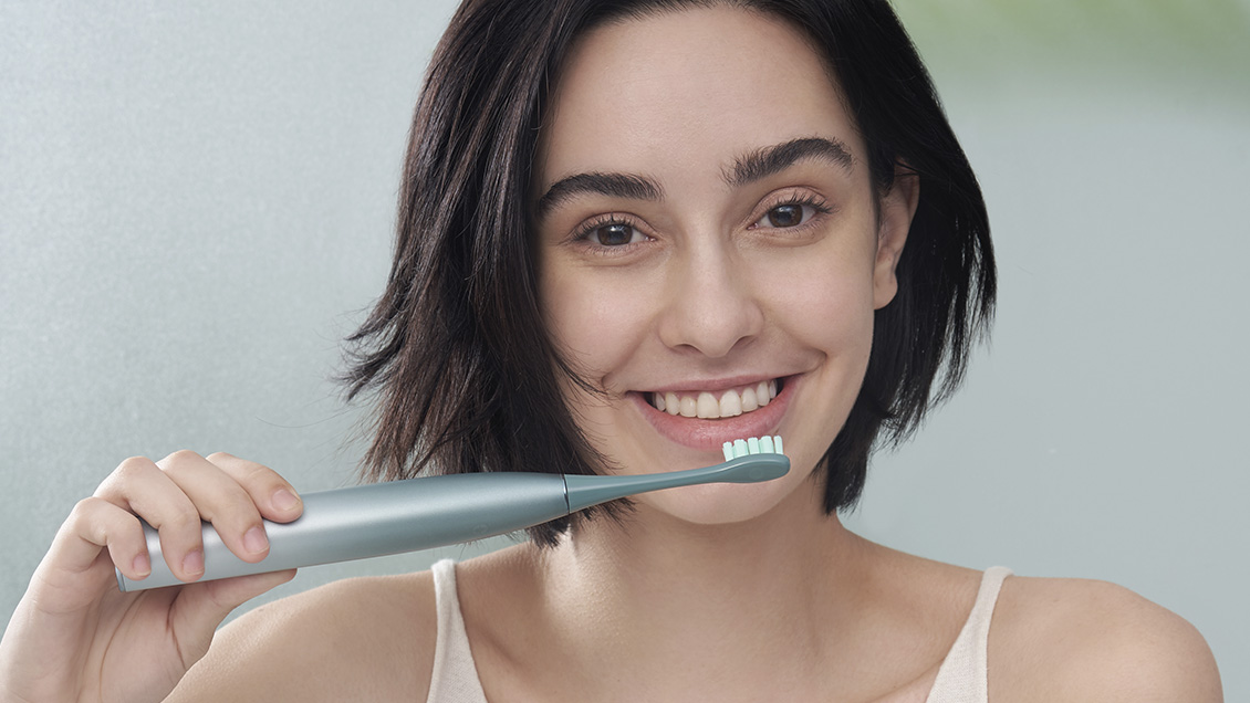 как правильно чистить зубы электрической щеткой как правильно чистить зубы электрической щеткой