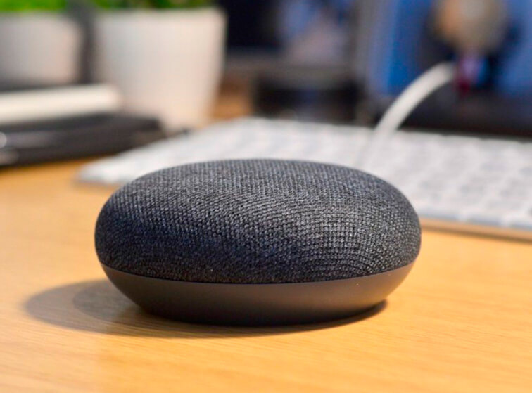Умная акустика с голосовым ассистентом Google Home Mini