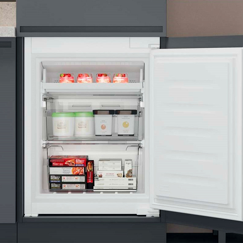 Холодильник встраиваемый Hotpoint-Ariston HAC20T321