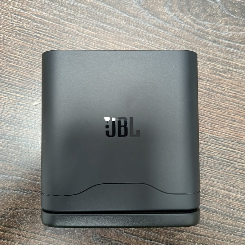 Комплект JBL BATTERY 400 із зарядним пристроєм (JBLBATT400CHRGCASE) - Ушкоджена упаковка