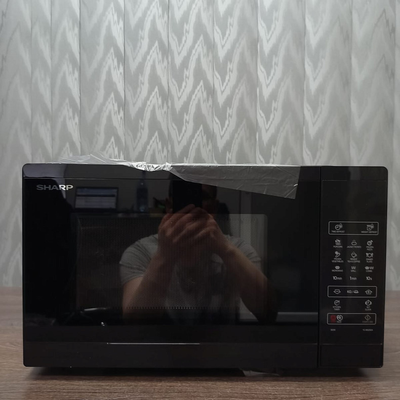 Мікрохвильова піч Sharp YC-MG252AE-B - Уцінка