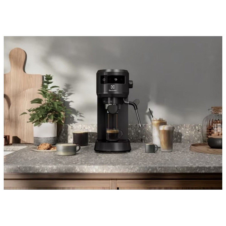 Кофеварка Electrolux E6EC1-6BST