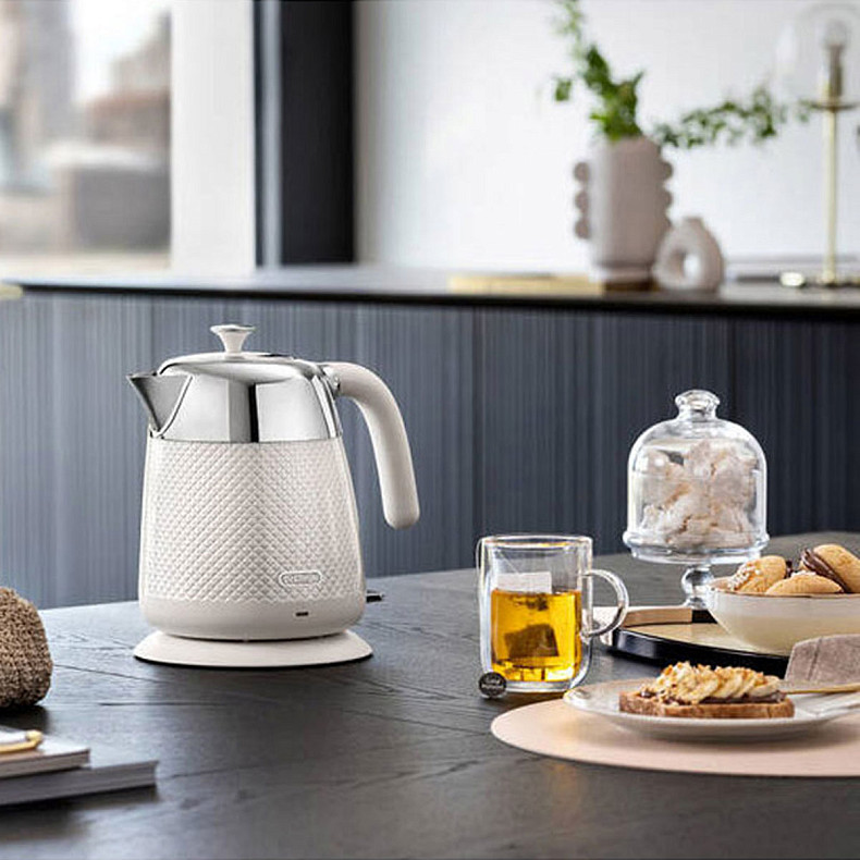 Электрочайник DeLonghi KBL 2001 W