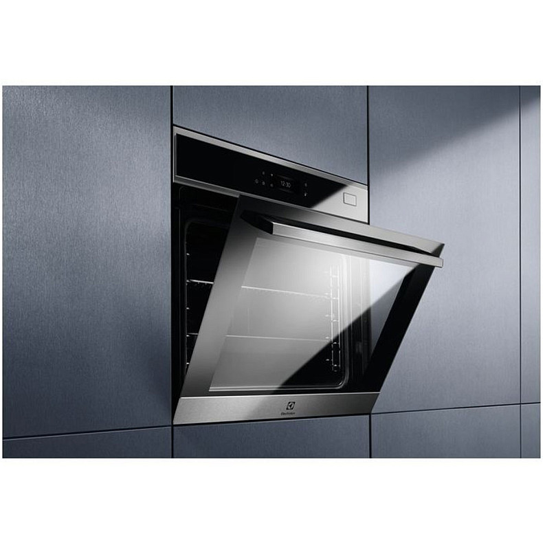 Духовой шкаф электрический Electrolux EOB8S39WX