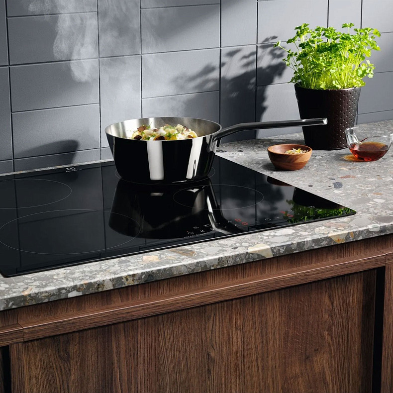 Варильна поверхня індукційна Electrolux LIR60433