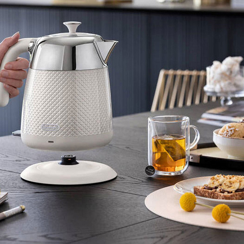 Электрочайник DeLonghi KBL 2001 W