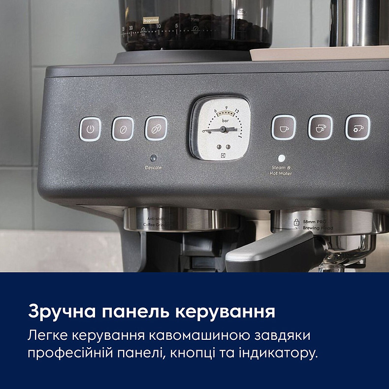 Кофеварка эспрессо Electrolux E8EC1-8BP, черная
