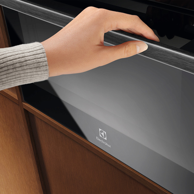Духовой шкаф электрический Electrolux LVL8E09Z