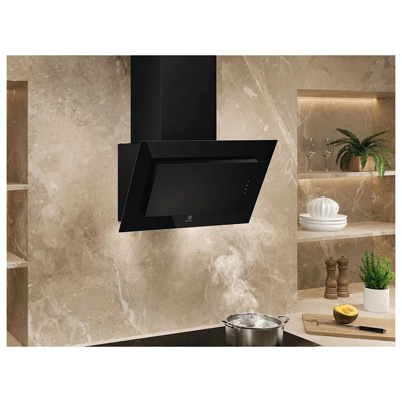 Витяжка Electrolux вертикальна, 60см, 600м куб год., чорний