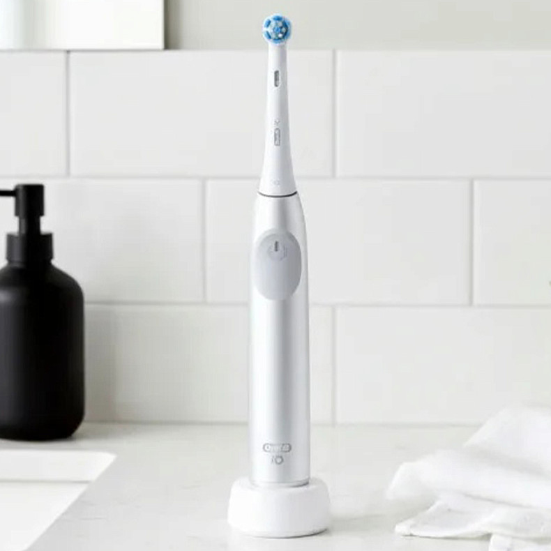Зубная щетка Braun Oral-B iO Series 2 iOS2.1C9.0 White Sensi Edition