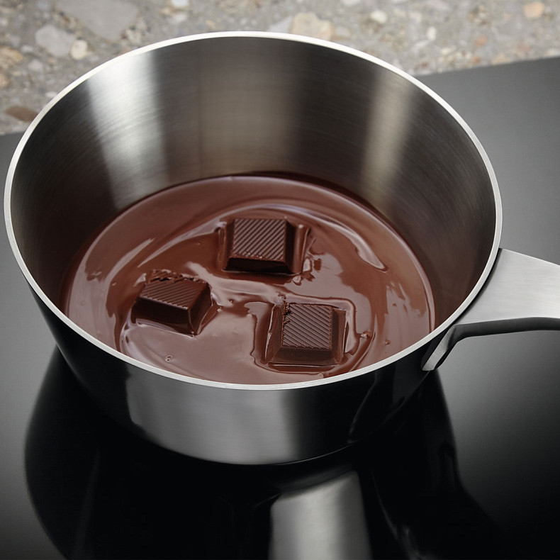 Варочная поверхность индукционная Electrolux EIV64453