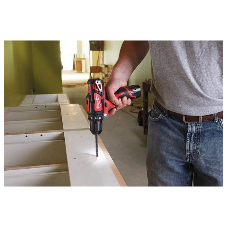 Шуруповерт Milwaukee 4933441915