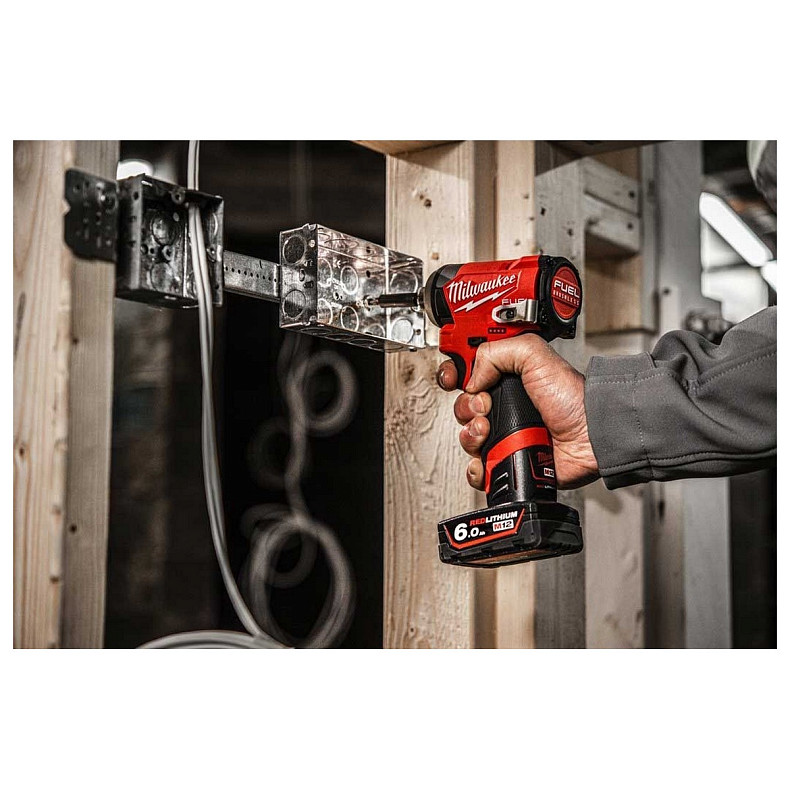 Шуруповерт ударный Milwaukee M12 FID2-0 12В