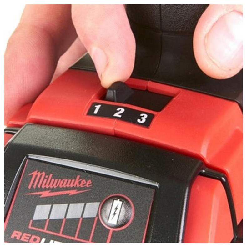 Винтоверт ударный аккумуляторный Milwaukee M18 BLID2-0X