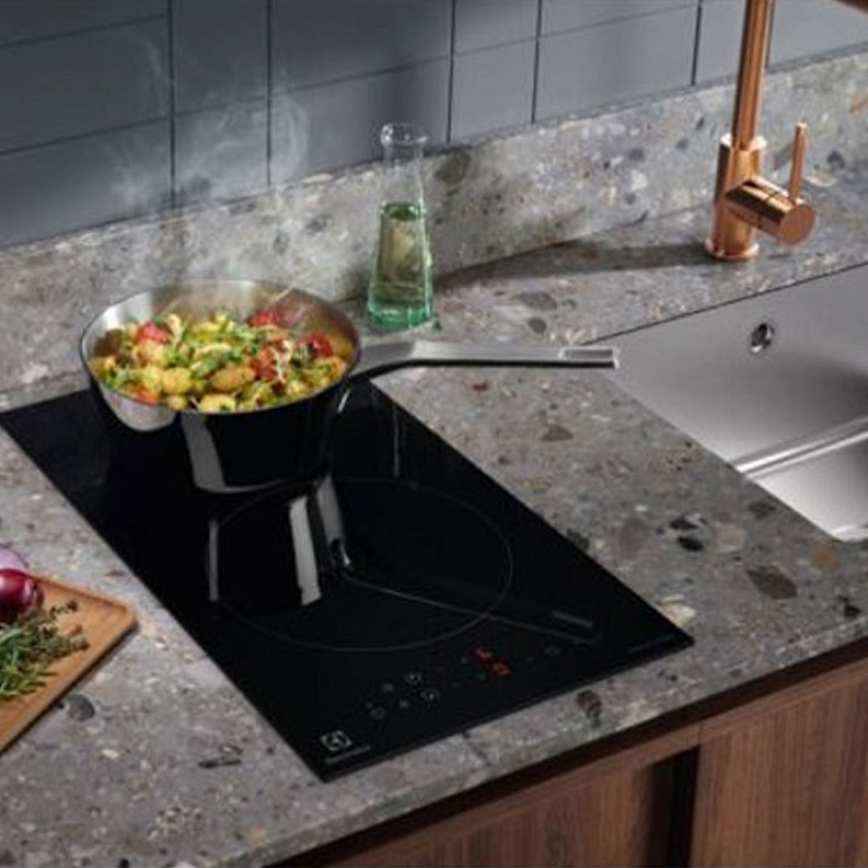 Варильна поверхня електрична Electrolux LIT30230C