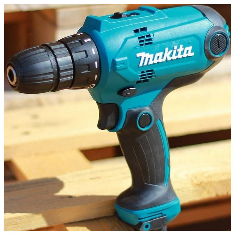 Шурупокрут-дриль Makita DF0300 320Вт