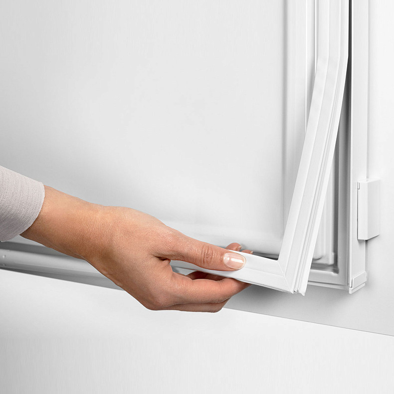 Встраиваемый однокамерный холодильник Liebherr URc 3701