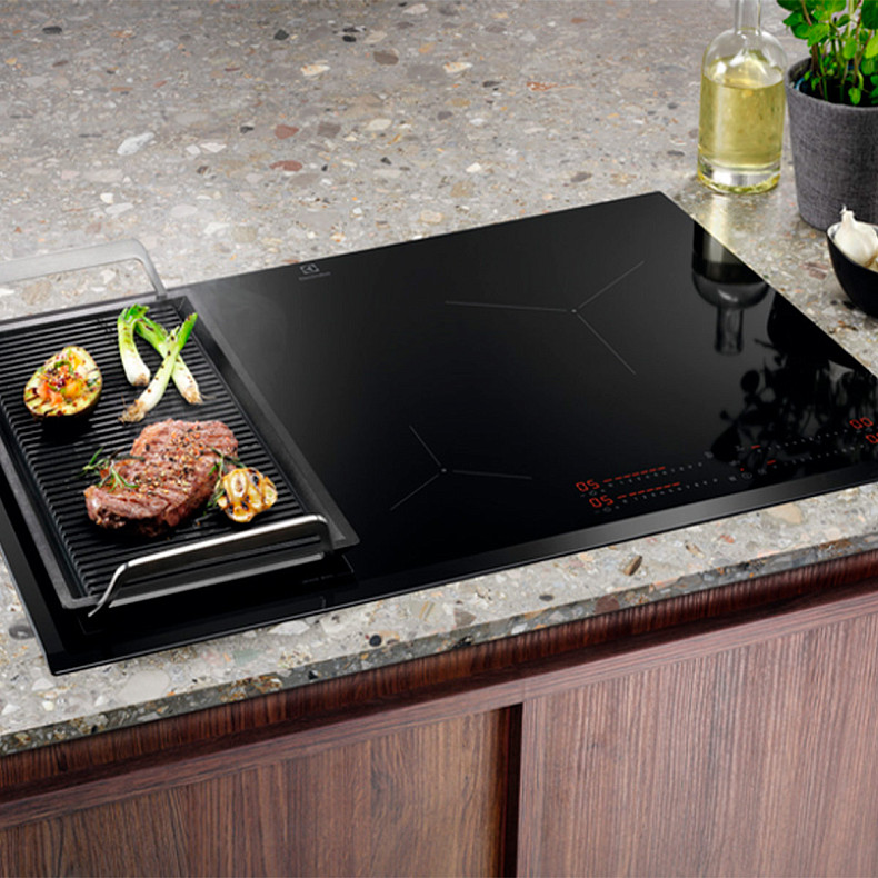 Варочная поверхность индукционная Electrolux EIS82453