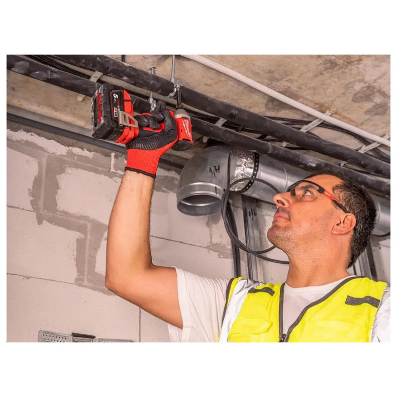 Винтоверт ударный аккумуляторный Milwaukee M18 BLIDRC-402C