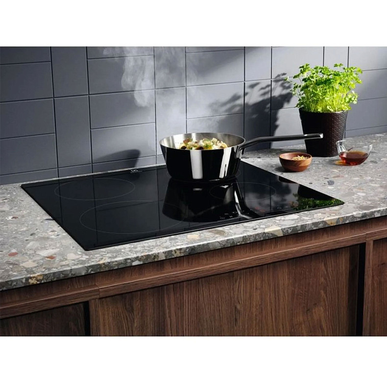 Варочная поверхность индукционная Electrolux CIR60430