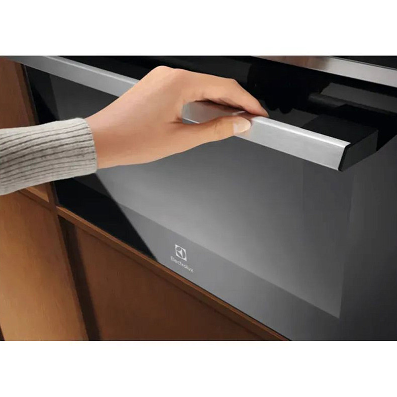 Духовой шкаф электрический Electrolux EVM8E09X