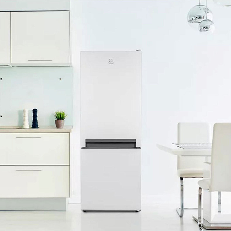 Холодильник Indesit LI6 S1E W