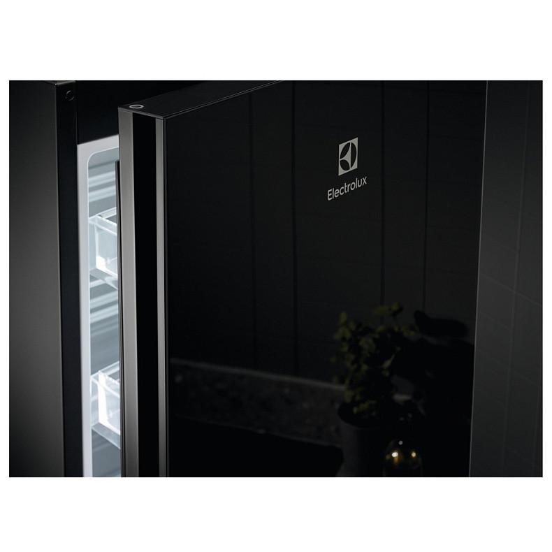 Холодильник Electrolux LNT7ME36K2