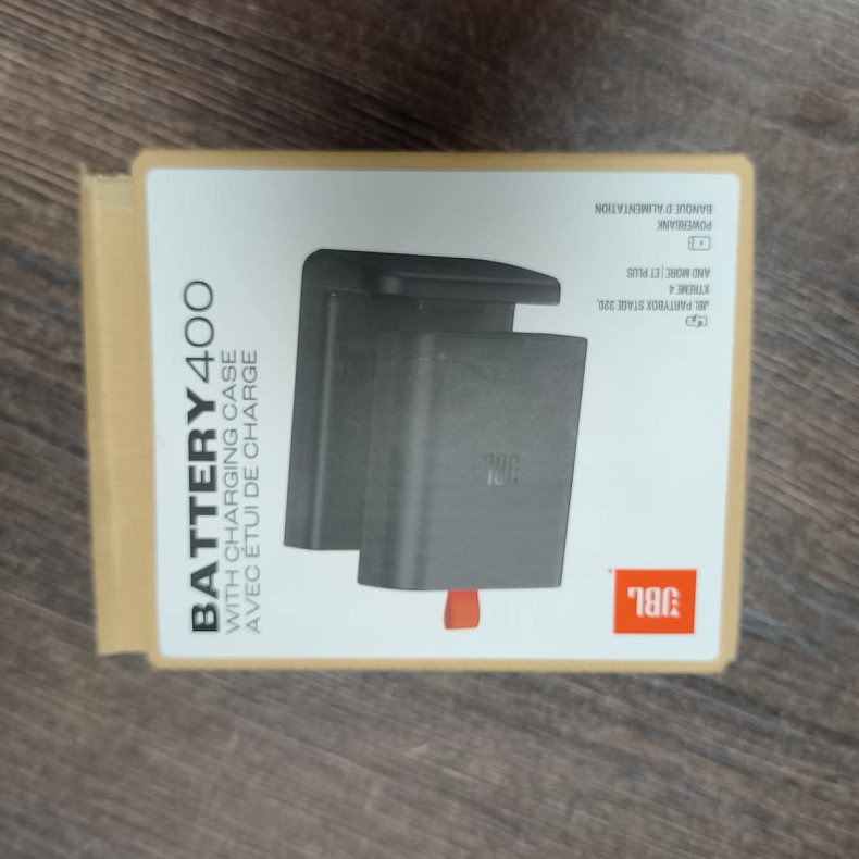 Комплект JBL BATTERY 400 із зарядним пристроєм (JBLBATT400CHRGCASE) - Ушкоджена упаковка