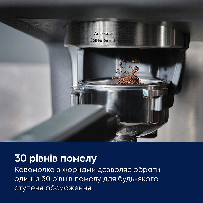 Кофеварка эспрессо Electrolux E8EC1-8BP, черная
