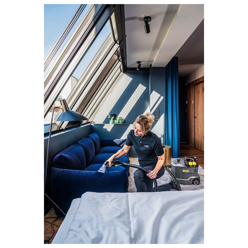 Профессиональный моющий пылесос Karcher Puzzi 8/1 (1.100-240.0)