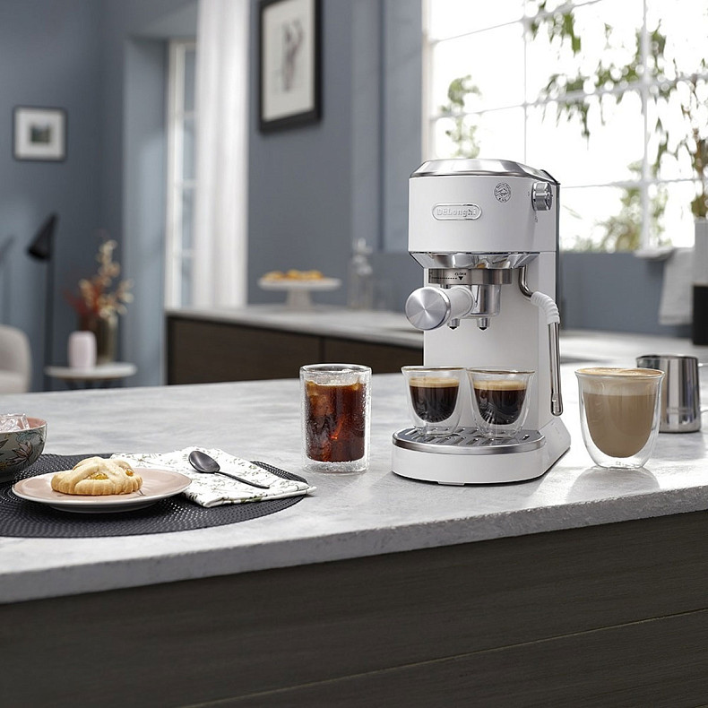 Кавоварка DeLonghi EC 890.WI