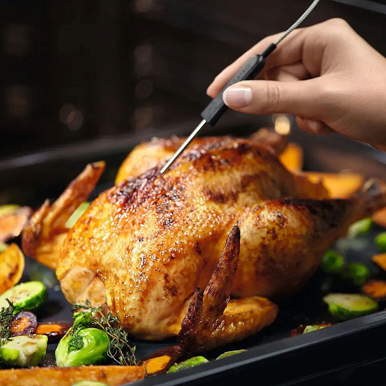 Духова шафа електрична Electrolux EOE8P39WV