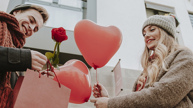 Что подарить на День влюбленных: топ подарков на 14 февраля от WO.UA