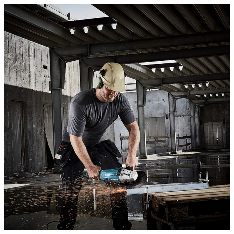 Шлифмашина угловая Makita GA9020 230мм 2200Вт