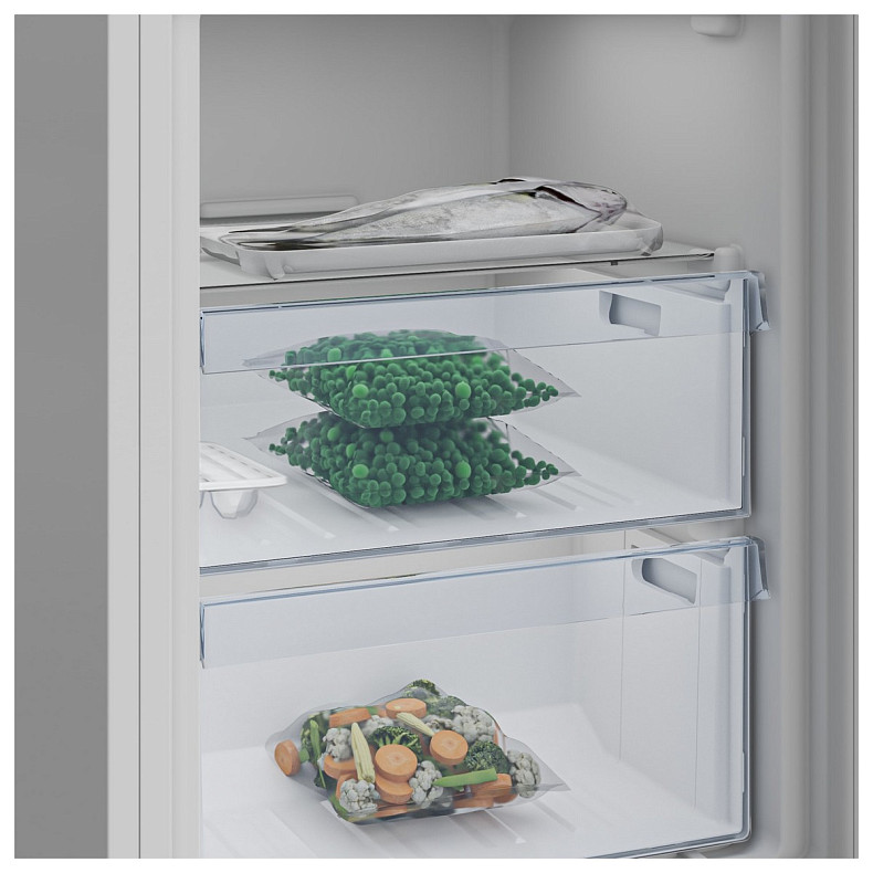 Холодильник Beko RCSA240K40WN