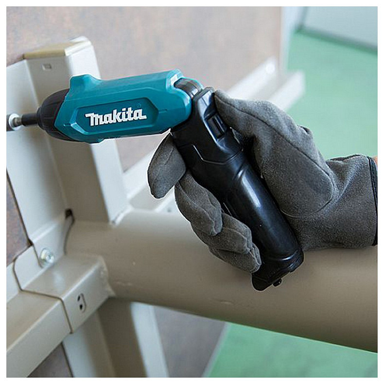 Шурупокрут Makita DF001DW