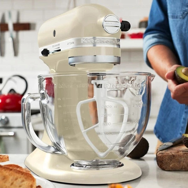 Кухонный комбайн KitchenAid Artisan 4,8 л 5KSM185PSEAC с откидным кремовым кремом.