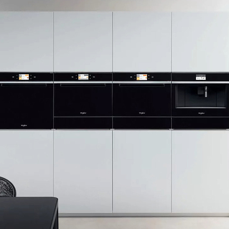 Кофемашина автоматическая Whirlpool W11 CM145