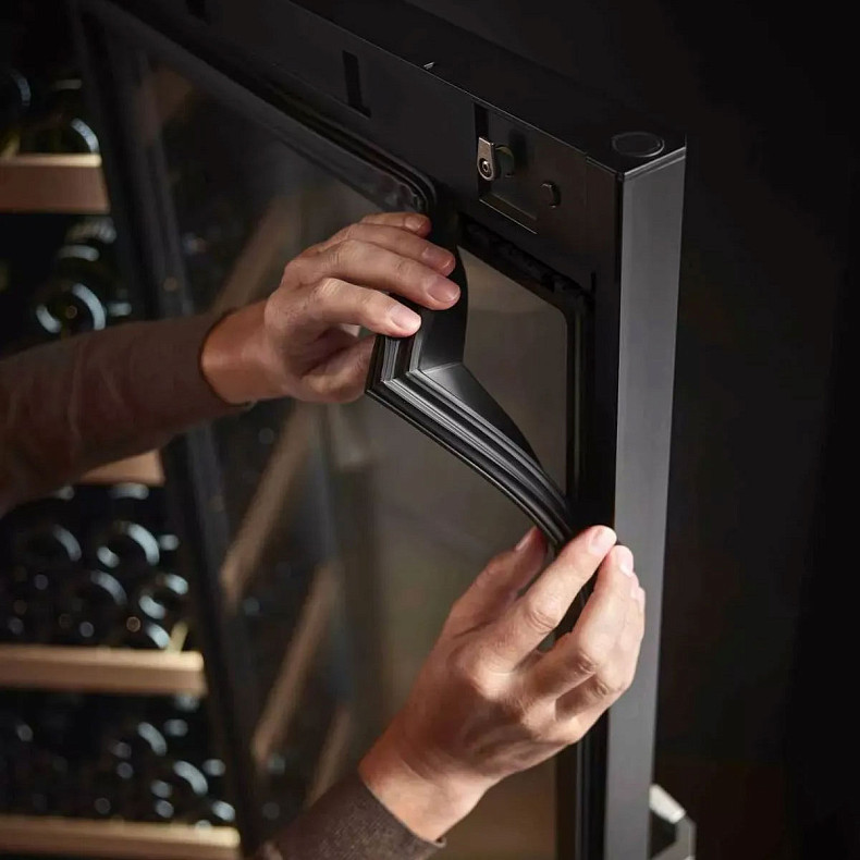 Винна шафа Liebherr WPbl 5001