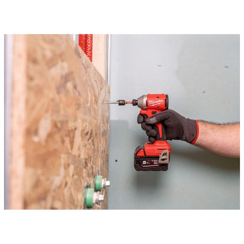 Шуруповерт ударный Milwaukee M18 BLIDRC-402C + жилет