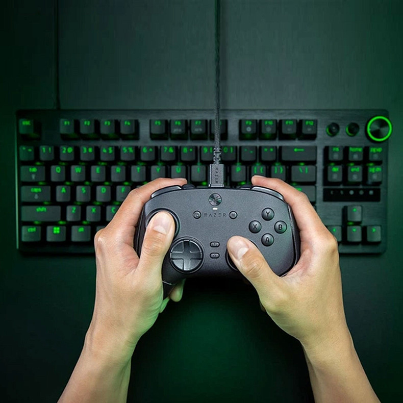 Геймпад RAZER Wolverine V3 TE Black (RZ06-05550100-R3M1)