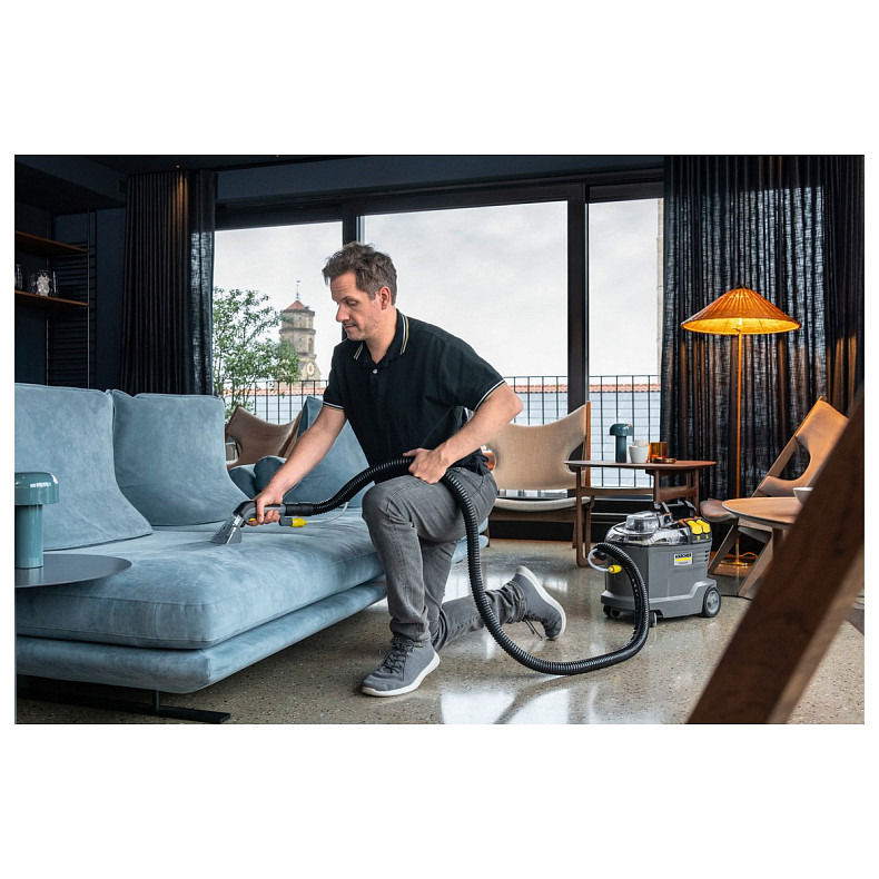 Профессиональный моющий пылесос Karcher Puzzi 8/1 (1.100-240.0)