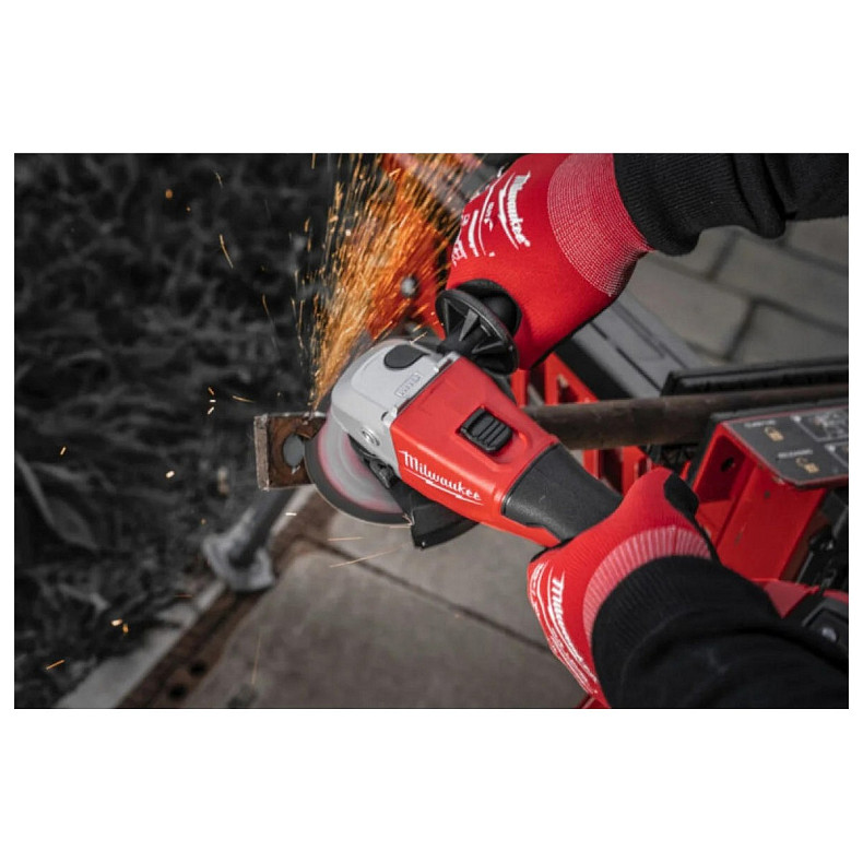 Шлифовальная машинка Milwaukee 4933492644