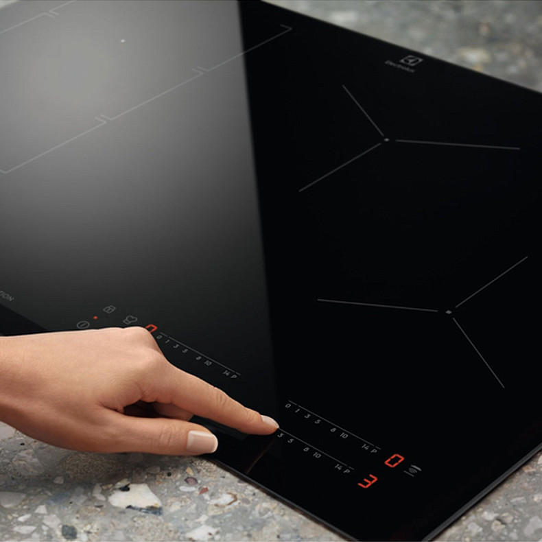 Варильна поверхня індукційна Electrolux EIS62443