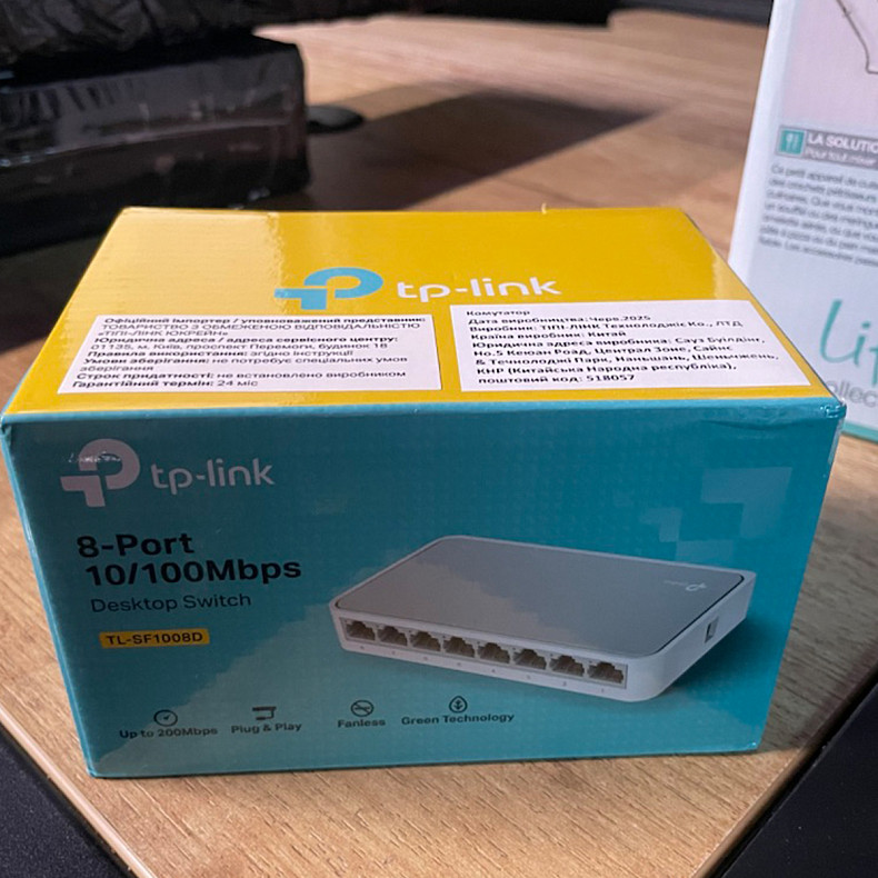 Комутатор TP-Link TL-SF1008D (8х10/100 Мбіт, настільний) - Ушкоджена упаковка