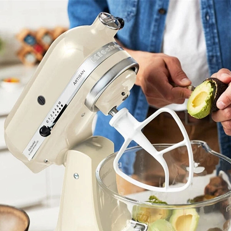 Кухонный комбайн KitchenAid Artisan 4,8 л 5KSM185PSEAC с откидным кремовым кремом.