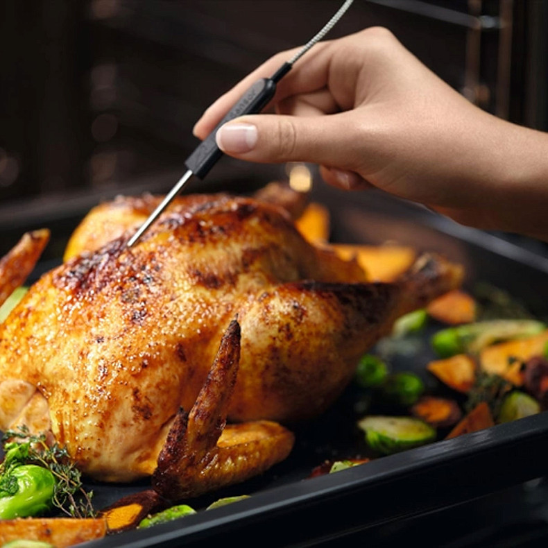 Духова шафа електрична Electrolux EOB7S31X