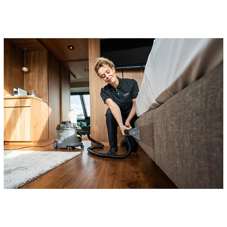 Профессиональный моющий пылесос Karcher Puzzi 8/1 (1.100-240.0)